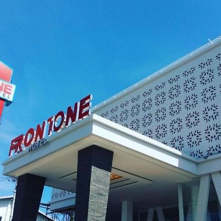 Front One Hotel Pamekasan Madura Exterior foto
