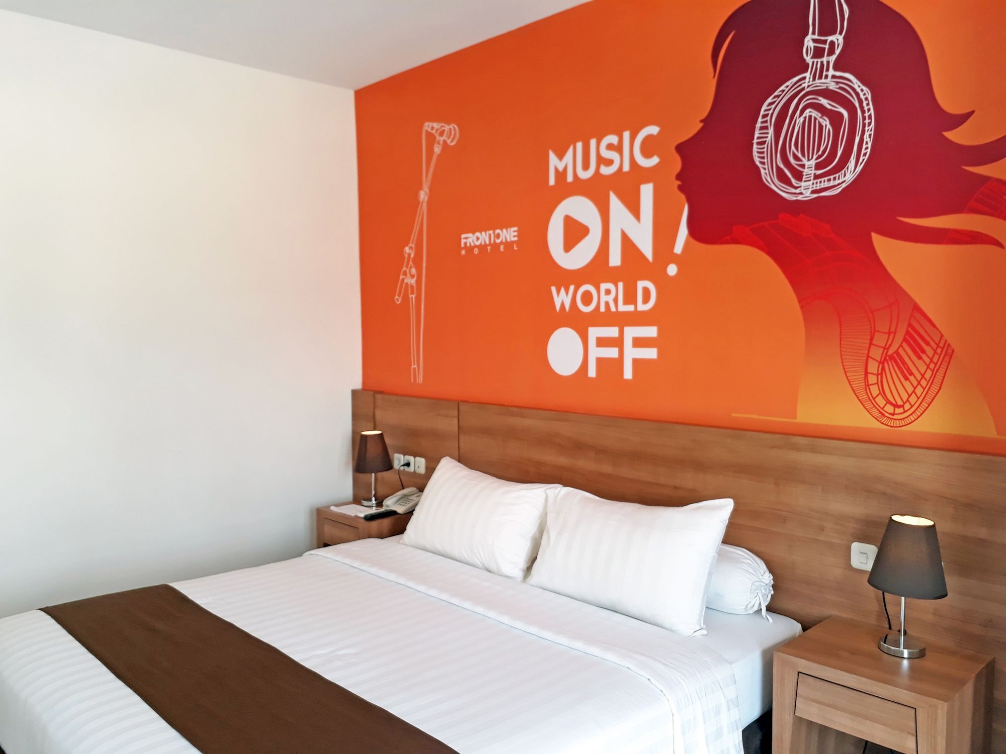 Front One Hotel Pamekasan Madura Exterior foto